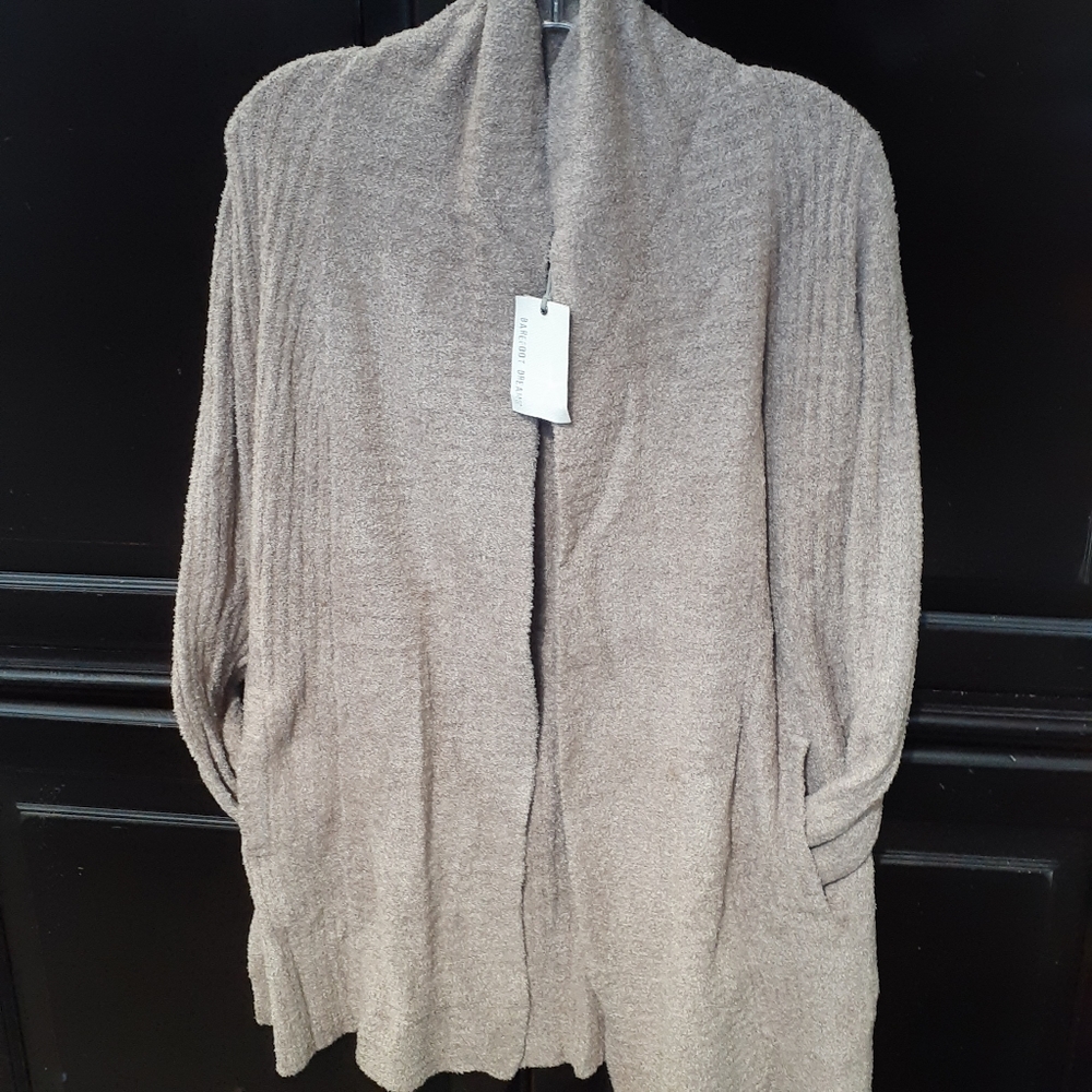 Barefoot dreams Cardigan brand new, size xs, color is cream pink